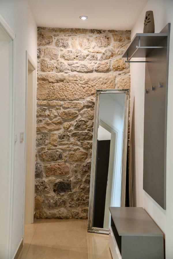 Mila Apartment Sinj Exterior photo